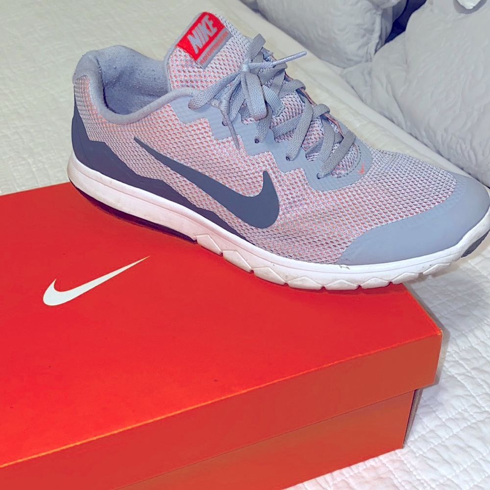 NIKE tennis shoes grey mesh with coral pink accent. Sz 11